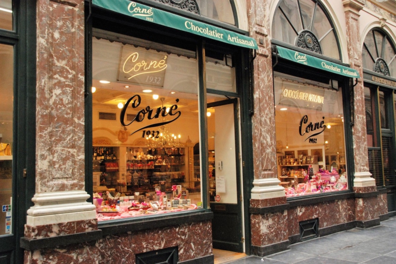 chocolaterie-LA SEYNE SUR MER-min_chocolate_chocolaterie_shop_luxury_chic_gallery_brussels_belgium-558146